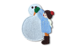 Fille et bonhomme de neige